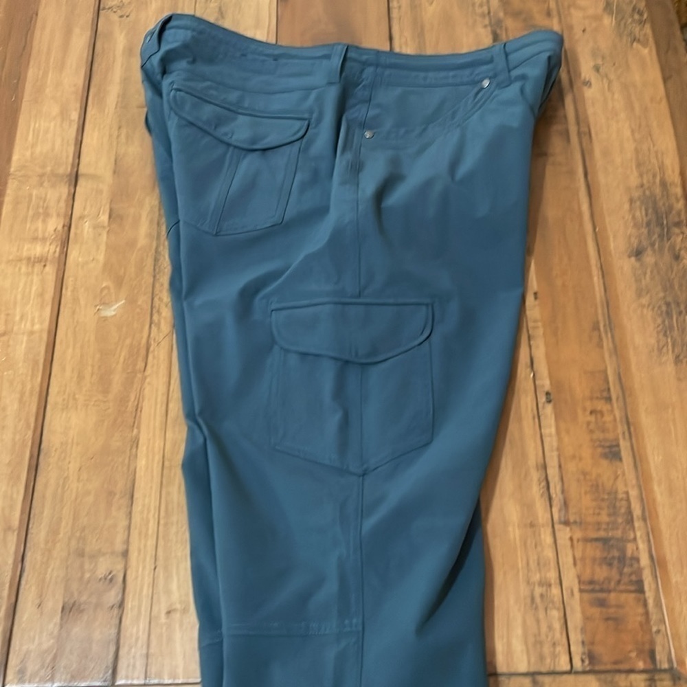 Kuhl NWOT Roll Up Cargo Pants Size 12 - Picture 10 of 13